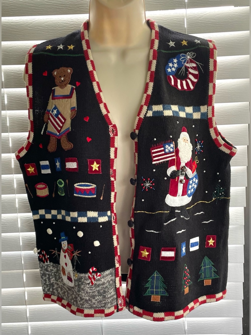 VINTAGE Christmas Vest Designers Original Studio - Wmn Sz M - Knitted Santa Xmas